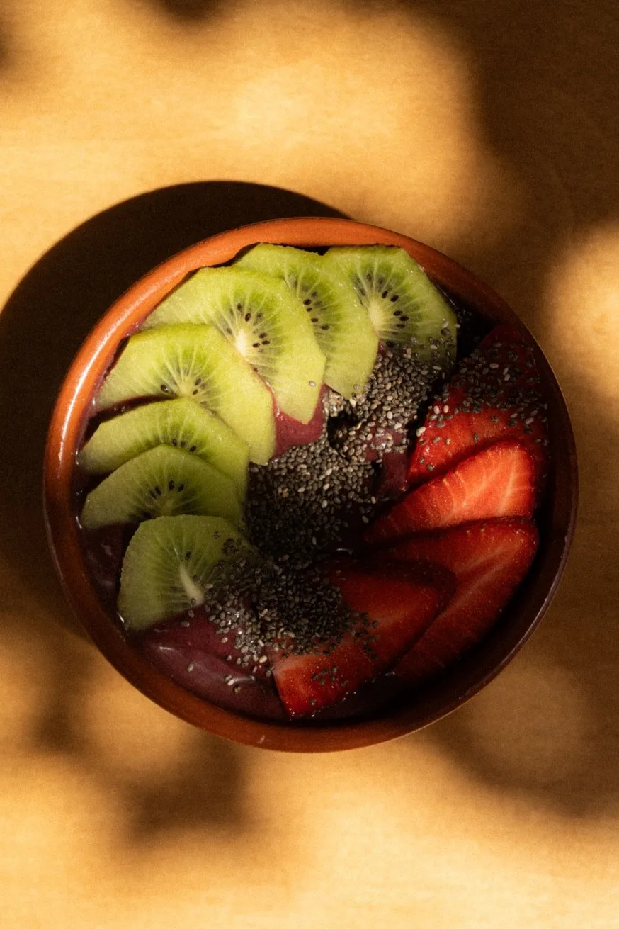 Açaí bowl with kiwi, strawberry and chia seeds at Mykonos Brunch Club — healthy brunch options in Mykonos